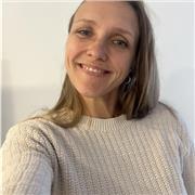 Me gusta enseñar, domino el español, catalán y sé ruso. También graduada en ADE y actualmente estudiando máster de marketing